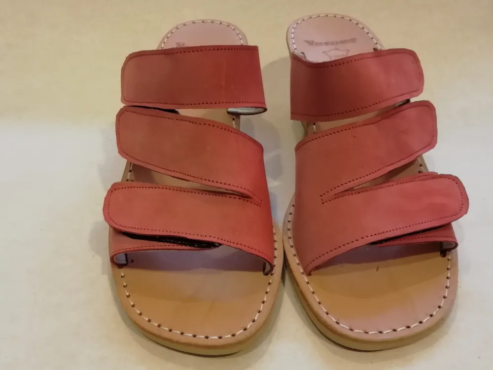 93905 F 40 Nubuck Rood