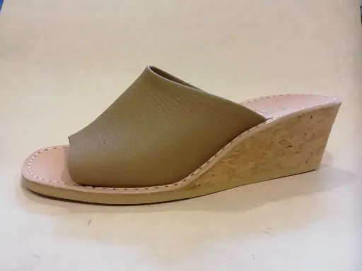 204 F 38 Grainé leder Tabaco